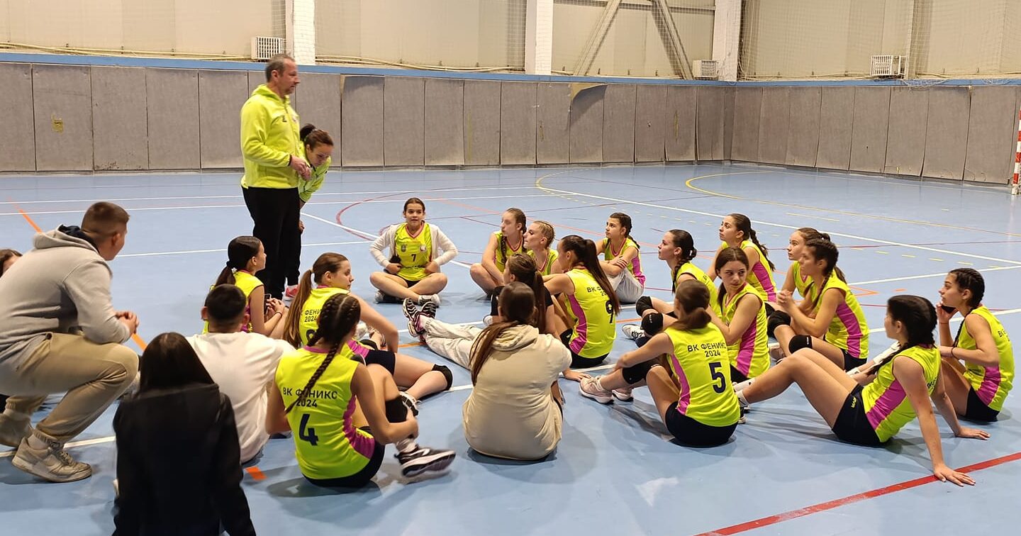 Volleyball Fenix Team playing practice matches