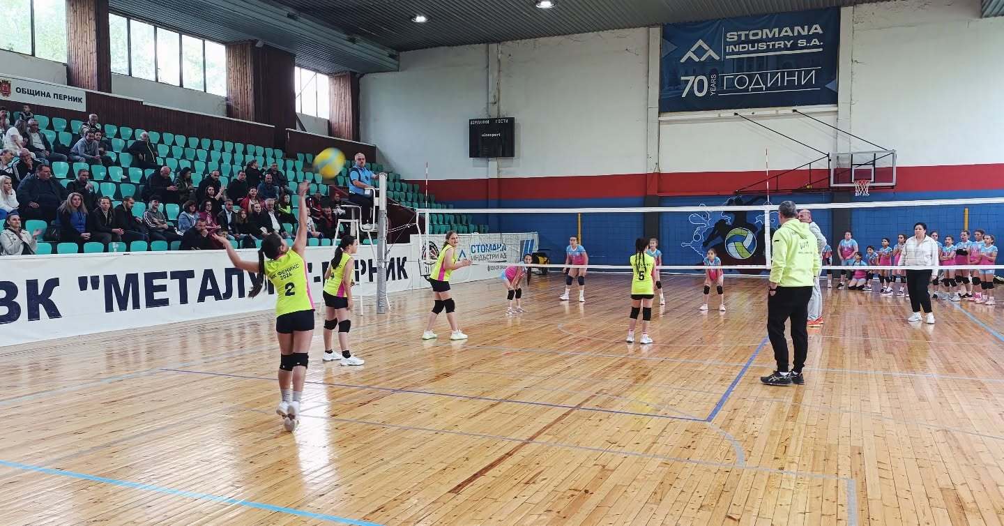 Official volleyball matches with volleyball club fenix