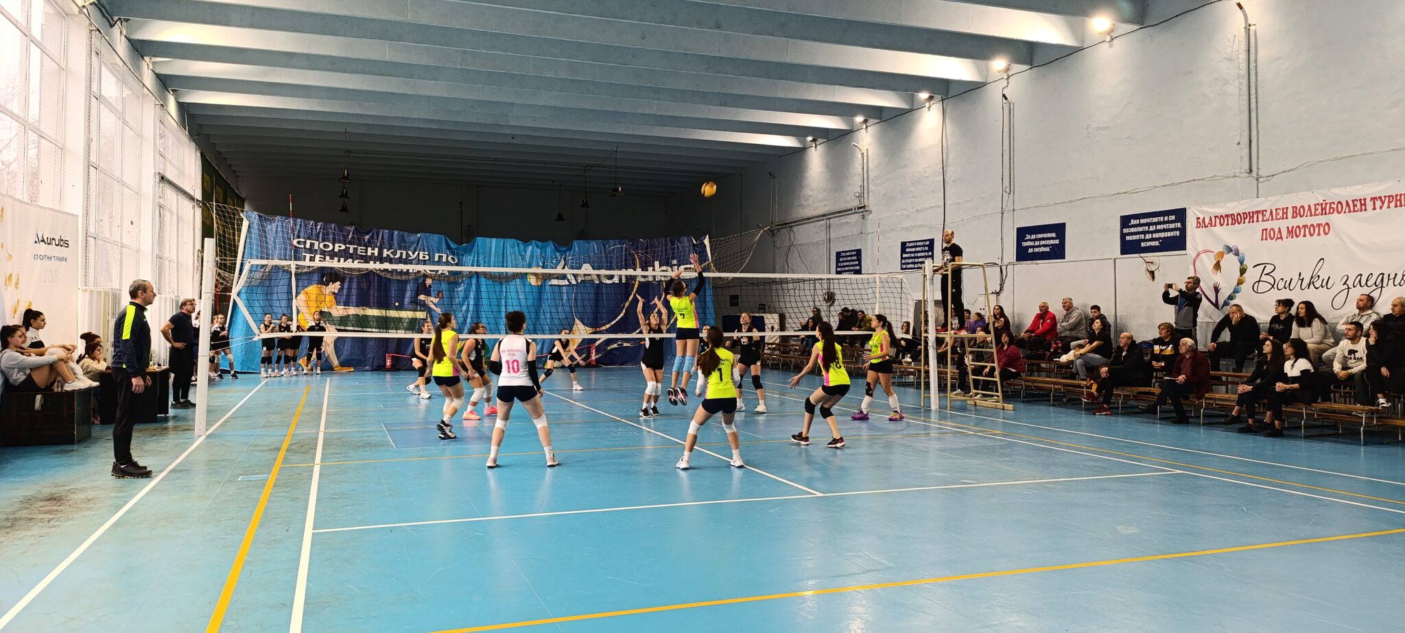Volleyball Fenix Team playing practice matches